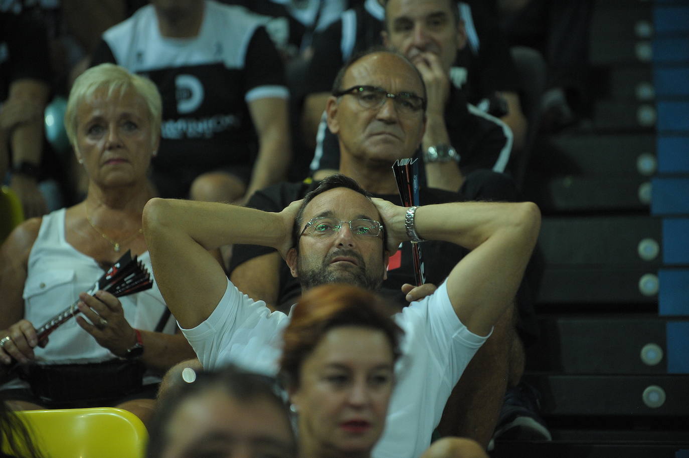 Fotos: La afición del Bilbao Basket vibra con su equipo en el regreso a la ACB