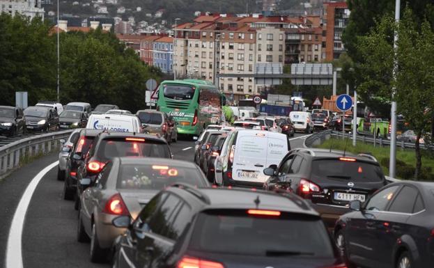 Los accesos a Bilbao recuperan la normalidad tras una mañana caótica