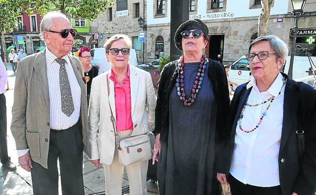 Juan Moreno Lombardero, Teresa de Unamuno, Zulema Ferraz y Salomé de Unamuno.