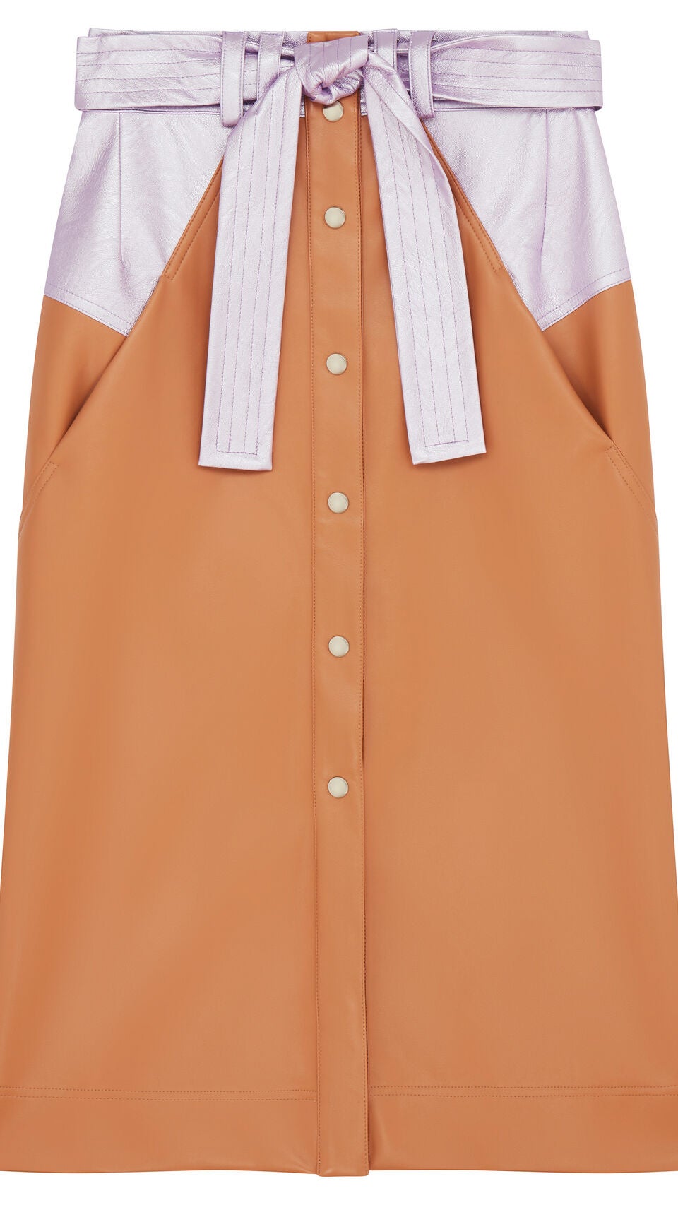 Falda 'midi' con panel metálico en tono ocre con una lazada malva. Es una de las piezas de ASOS Design que se podrán adquirir a partir de este mes de octubre a través de la web de la firma. Su precio, 52 euros. 