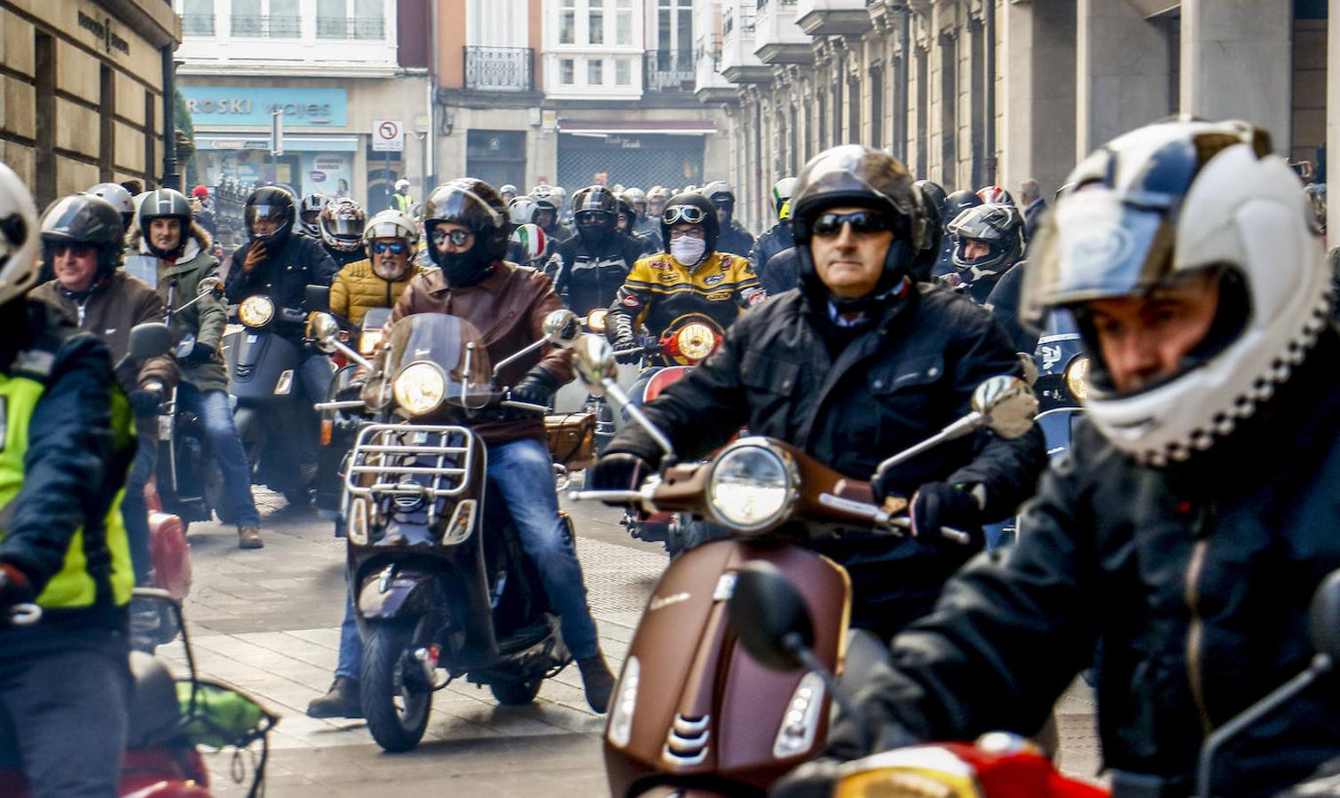 Fotos: Cien vespas recorren Álava