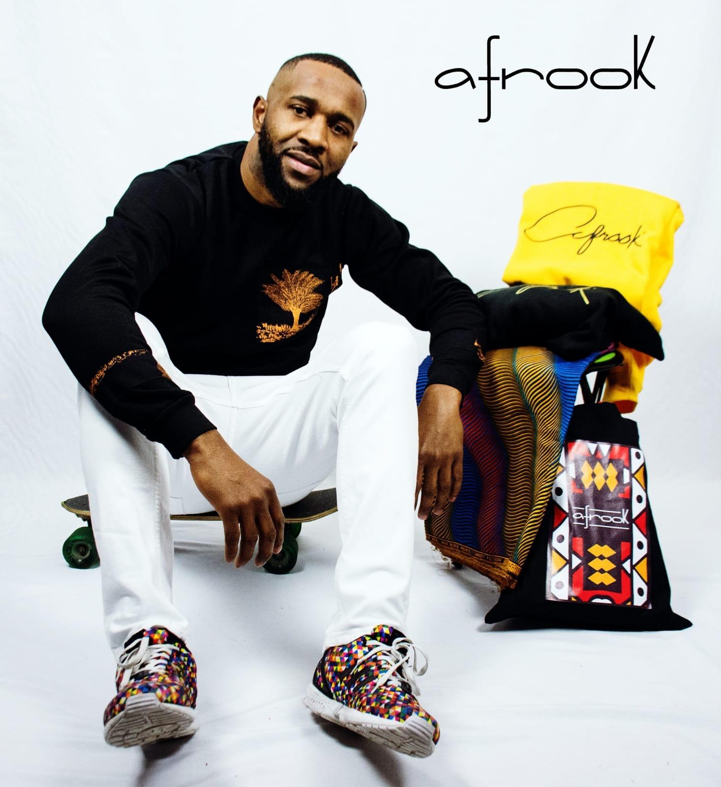 El cantante Betto Snay, angoleño de 38 años, funda la marca Afrook Live Style, que pretende «visibilizar y normalizar la diversidad»