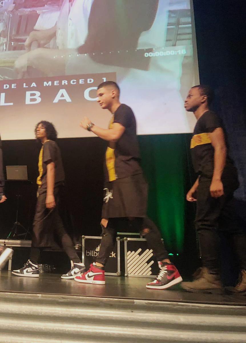 El cantante Betto Snay, angoleño de 38 años, funda la marca Afrook Live Style, que pretende «visibilizar y normalizar la diversidad»