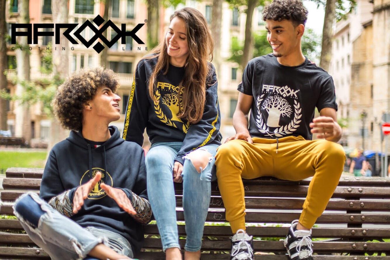 El cantante Betto Snay, angoleño de 38 años, funda la marca Afrook Live Style, que pretende «visibilizar y normalizar la diversidad»