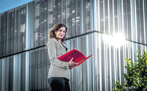 Maider Etxebarria, líder del PSE en el Ayuntamiento y edil de Promoción Económica, Empleo, Comercio y Turismo, en el Parque Tecnológico de Álava, en Miñano.