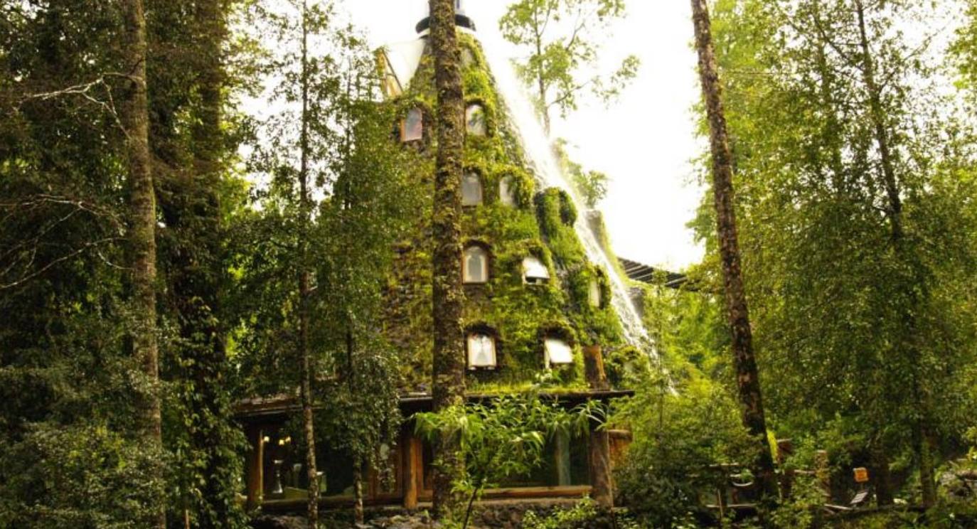 Hotel Montaña Mágica (Reserva Biológica Huilo Huilo, Selva Patagónica)