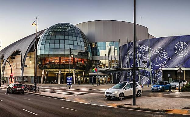 La víctima quedó con las estafadoras en las inmediaciones del centro comercial El Boulevard, en Zaramaga.