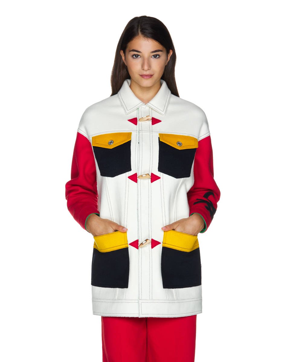 14. Chaquetón color block de paño en blanco, rojo, negro y amarillo de la firma Benetton (349,00 euros) 