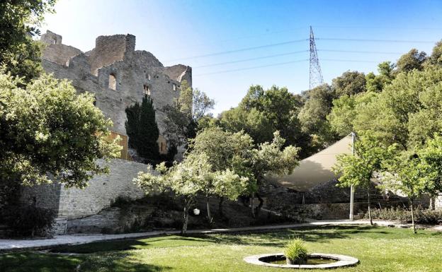 El Jardín Botánico está situado en la ladera de la Sierra de Badaia. 