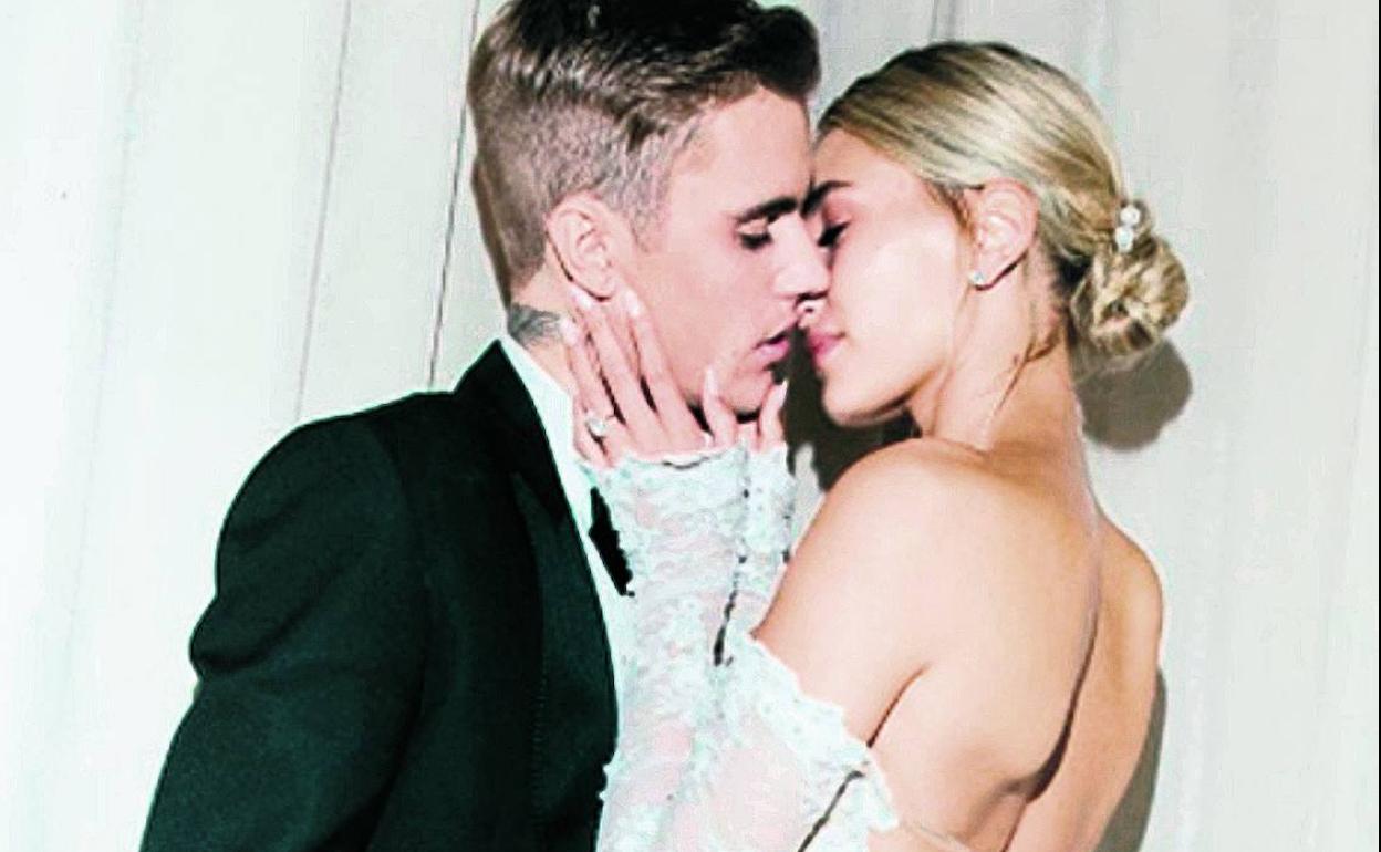 Justin Bieber y Hailey Baldwin abren al público su álbum de boda