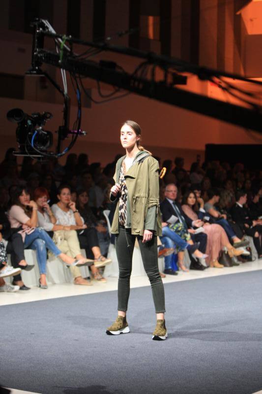 Fotos: El &#039;total black&#039; y el estilo militar dan la batalla esta temporada