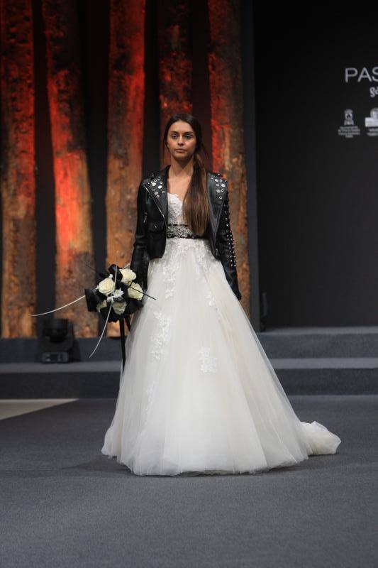 Fotos: El &#039;total black&#039; y el estilo militar dan la batalla esta temporada