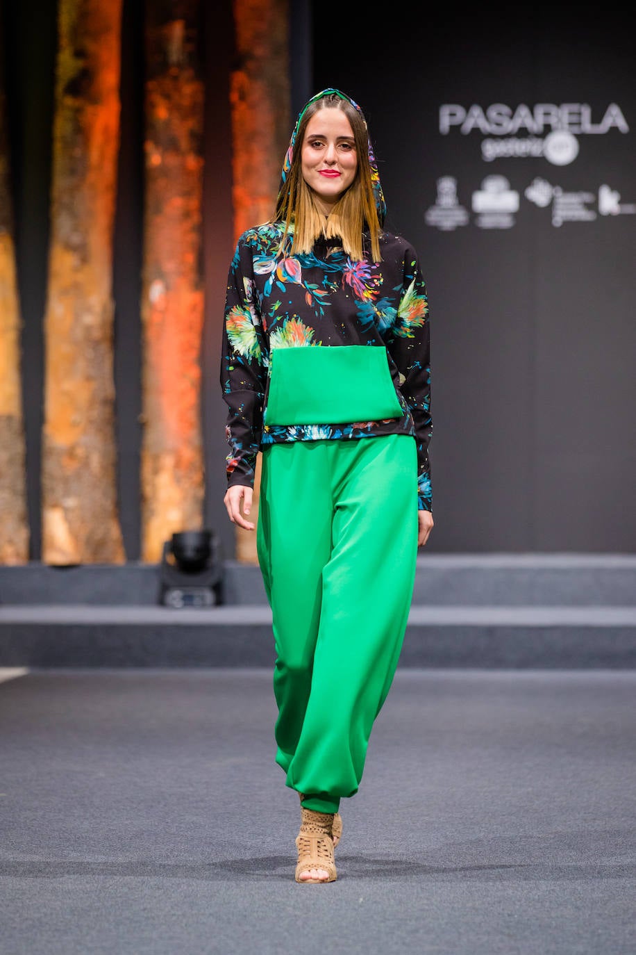 Propuestas sostenibles, diseños extravagantes y moda infantil han protagonizado la segunda jornada de la cita 'fashion' en el Palacio Europa de Vitoria