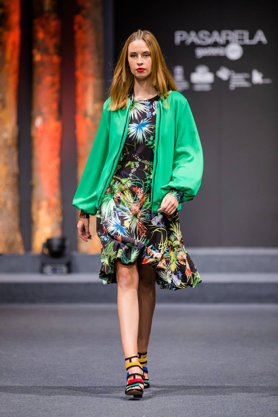 Propuestas sostenibles, diseños extravagantes y moda infantil han protagonizado la segunda jornada de la cita 'fashion' en el Palacio Europa de Vitoria