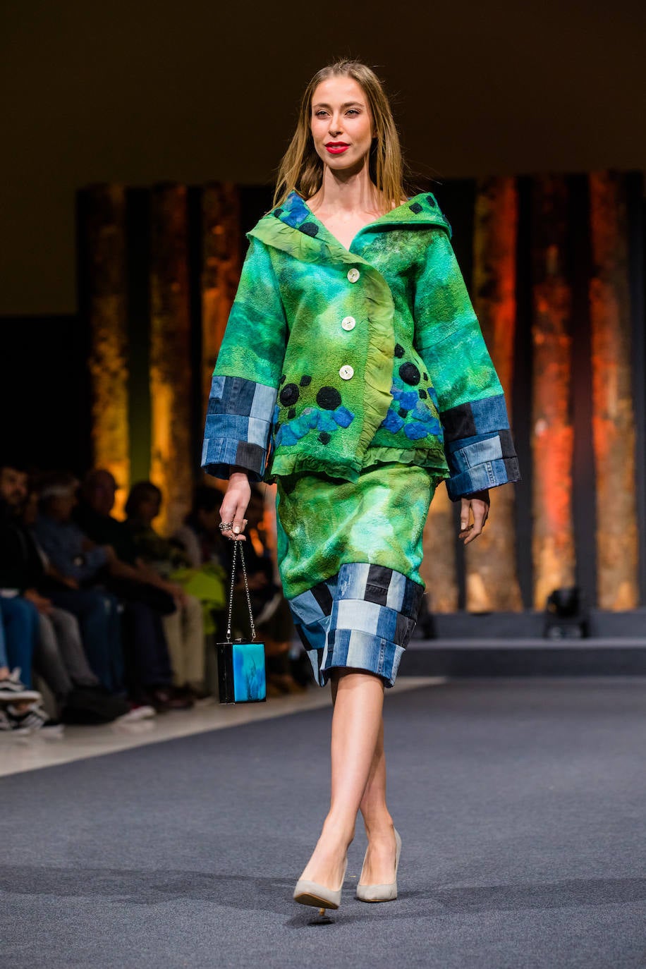Propuestas sostenibles, diseños extravagantes y moda infantil han protagonizado la segunda jornada de la cita 'fashion' en el Palacio Europa de Vitoria