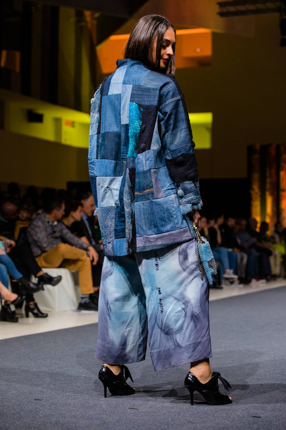 Propuestas sostenibles, diseños extravagantes y moda infantil han protagonizado la segunda jornada de la cita 'fashion' en el Palacio Europa de Vitoria