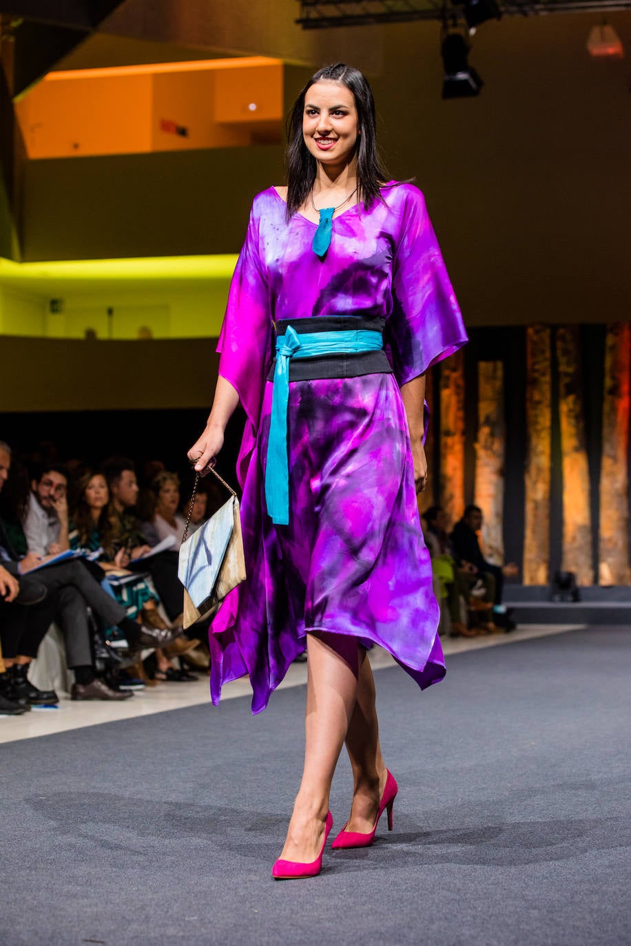 Propuestas sostenibles, diseños extravagantes y moda infantil han protagonizado la segunda jornada de la cita 'fashion' en el Palacio Europa de Vitoria