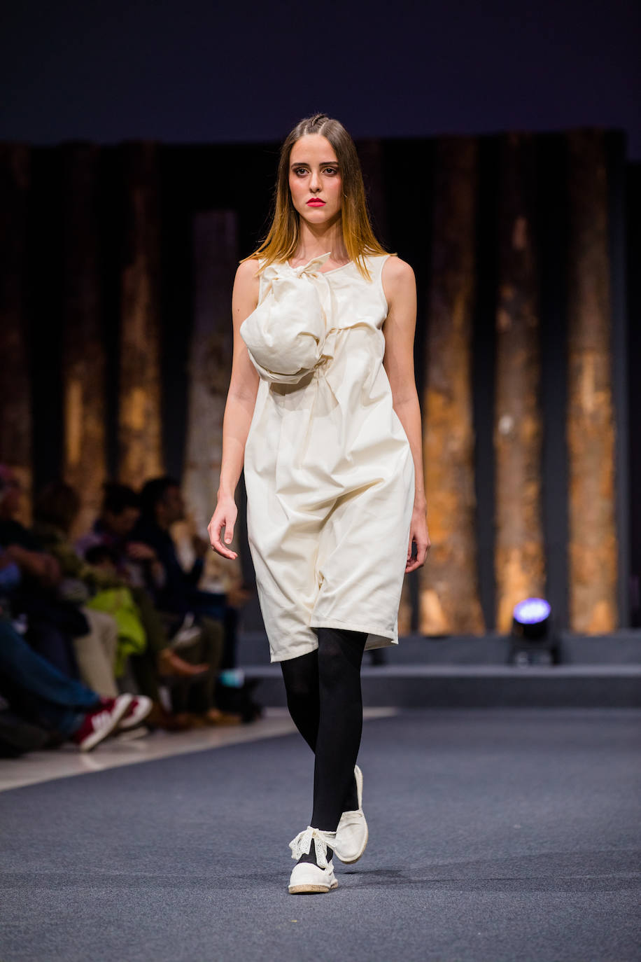 Propuestas sostenibles, diseños extravagantes y moda infantil han protagonizado la segunda jornada de la cita 'fashion' en el Palacio Europa de Vitoria