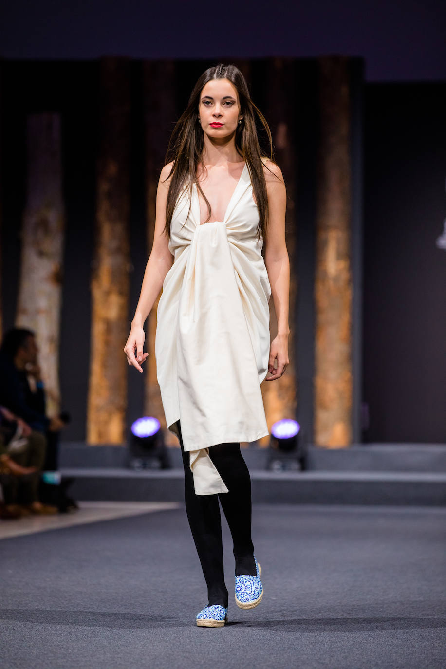 Propuestas sostenibles, diseños extravagantes y moda infantil han protagonizado la segunda jornada de la cita 'fashion' en el Palacio Europa de Vitoria