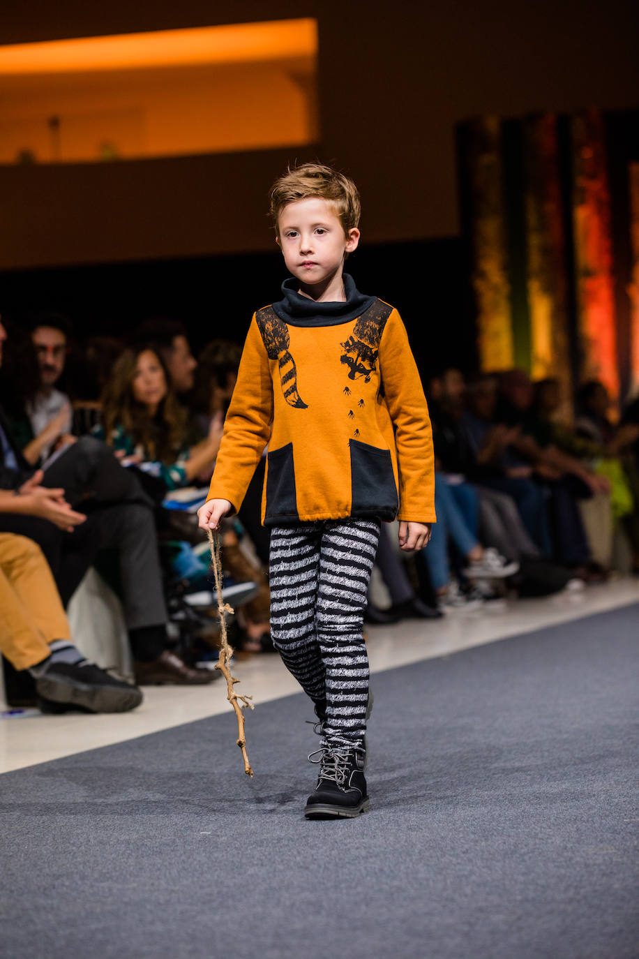 Propuestas sostenibles, diseños extravagantes y moda infantil han protagonizado la segunda jornada de la cita 'fashion' en el Palacio Europa de Vitoria