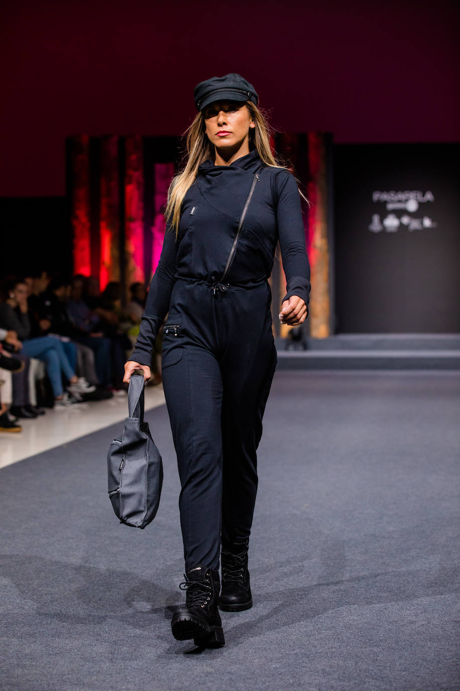 Propuestas sostenibles, diseños extravagantes y moda infantil han protagonizado la segunda jornada de la cita 'fashion' en el Palacio Europa de Vitoria