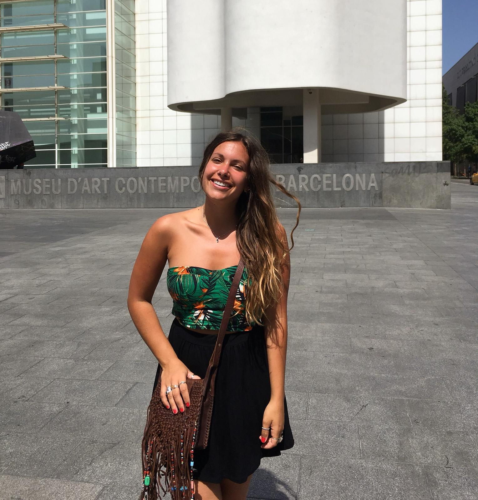 Ángela Saiz Alonso, periodista y modelo bilbaína, vivió este verano un retiro de silencio y un recorrido por el país heleno que le han ayudado a encontrarse a sí misma