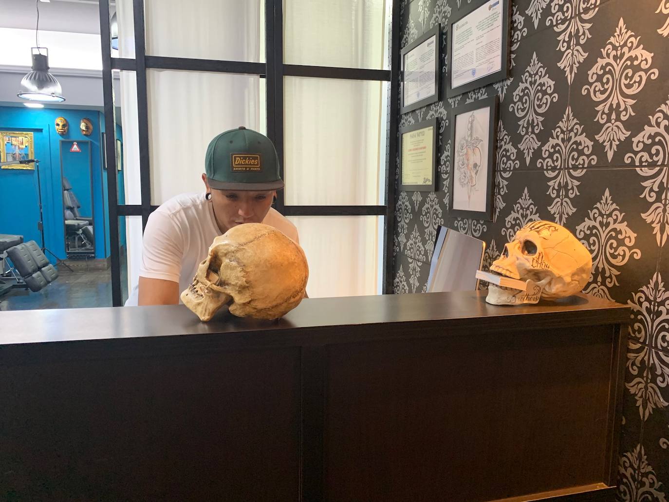 César Gómez dice que después e la muerte solo quedan los cráneos y los esqueletos