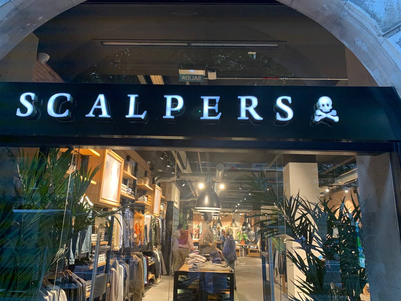 Scalpers tiene como emblema a las calaveras