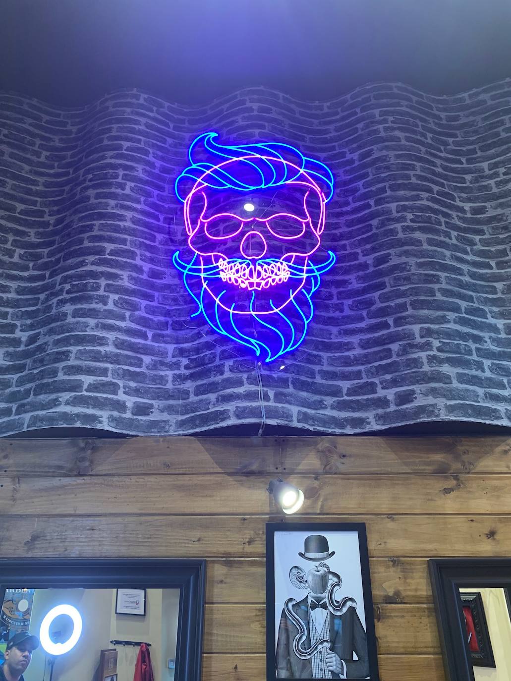 Los motivos mortuorios sirven también de soportes luminosos