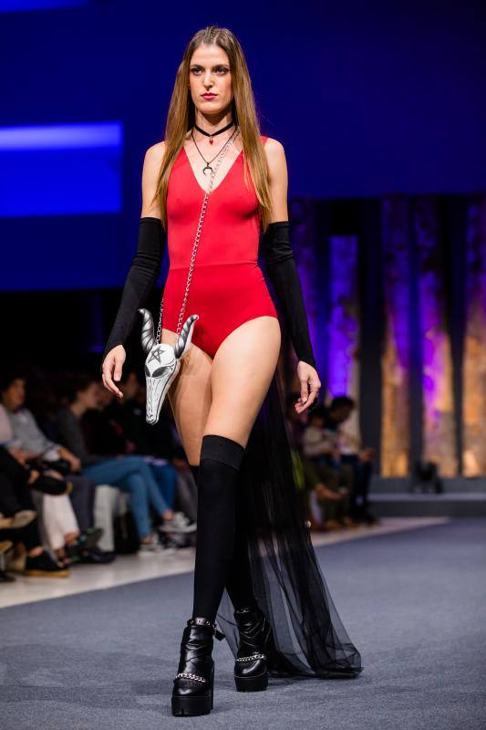 Las colecciones de La nieta de Inés, Rebeca Ruiz, Eder Aurre y la pareja formada por Miguel Gutiérrez y Cristina Lefter cerraron el Encuentro de Nuevos Creadores de Moda de la Pasarela Gasteiz On.