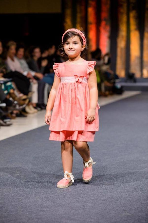 Las colecciones de La nieta de Inés, Rebeca Ruiz, Eder Aurre y la pareja formada por Miguel Gutiérrez y Cristina Lefter cerraron el Encuentro de Nuevos Creadores de Moda de la Pasarela Gasteiz On.