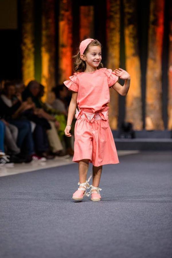 Las colecciones de La nieta de Inés, Rebeca Ruiz, Eder Aurre y la pareja formada por Miguel Gutiérrez y Cristina Lefter cerraron el Encuentro de Nuevos Creadores de Moda de la Pasarela Gasteiz On.