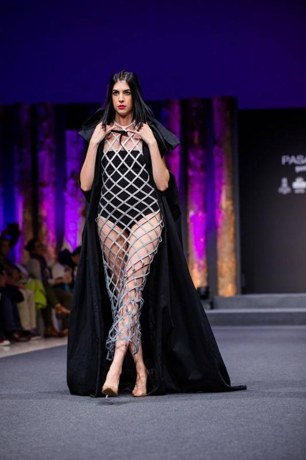 Las colecciones de La nieta de Inés, Rebeca Ruiz, Eder Aurre y la pareja formada por Miguel Gutiérrez y Cristina Lefter cerraron el Encuentro de Nuevos Creadores de Moda de la Pasarela Gasteiz On.