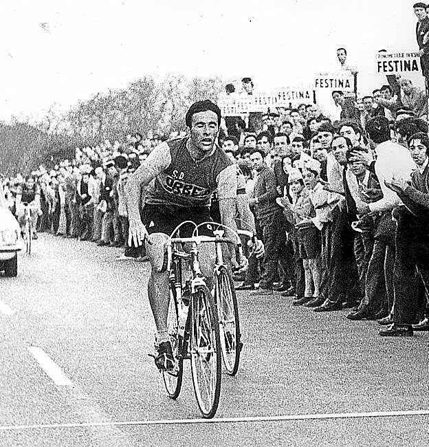 Lasa gana una etapa en Artxanda en la Itzulia de 1971. 