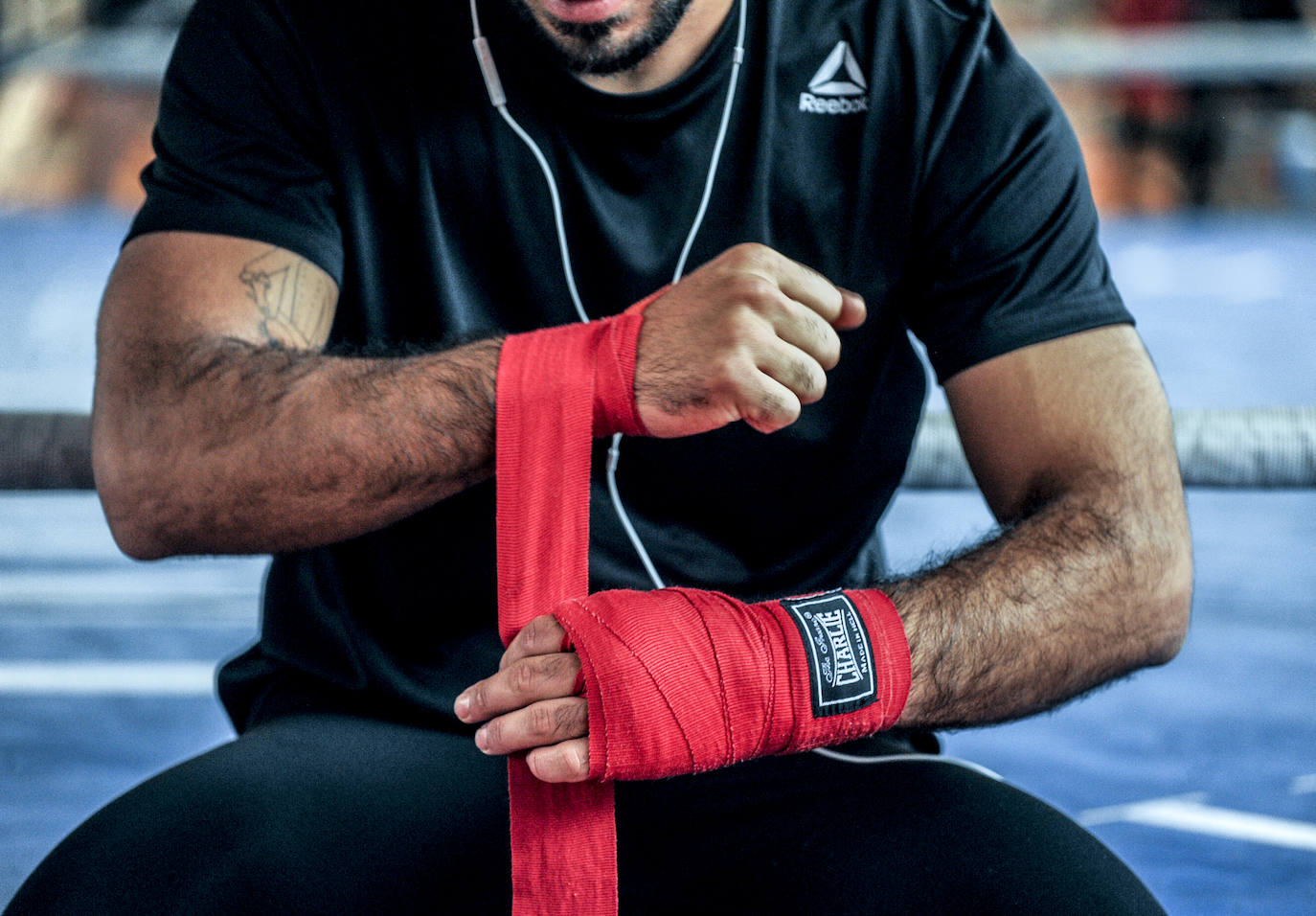 Con puño de hierro y guante de cuero, el gimnasio de Andoni Alonso, que no desentonaría para nada en Brooklyn, es el gran templo de los devotos del boxeo en Vitoria