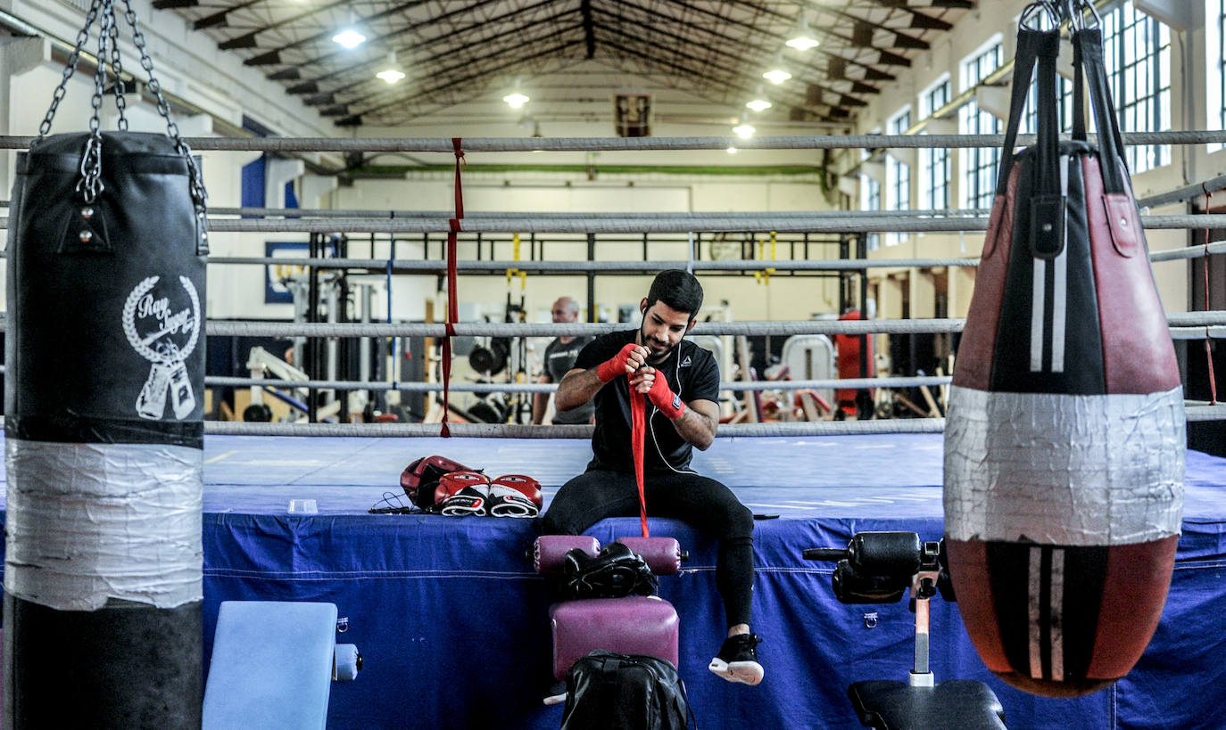 Con puño de hierro y guante de cuero, el gimnasio de Andoni Alonso, que no desentonaría para nada en Brooklyn, es el gran templo de los devotos del boxeo en Vitoria