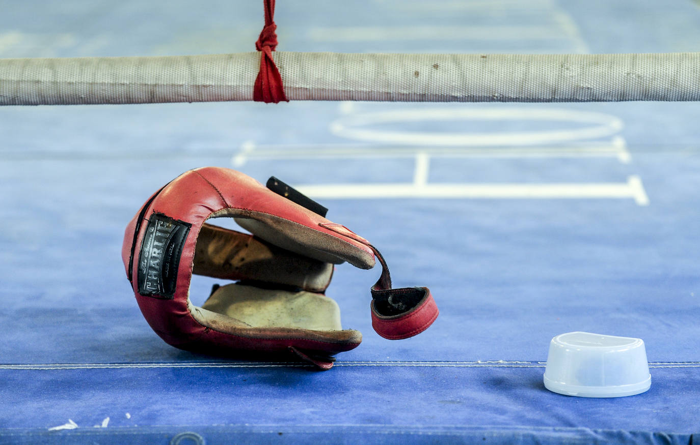 Con puño de hierro y guante de cuero, el gimnasio de Andoni Alonso, que no desentonaría para nada en Brooklyn, es el gran templo de los devotos del boxeo en Vitoria