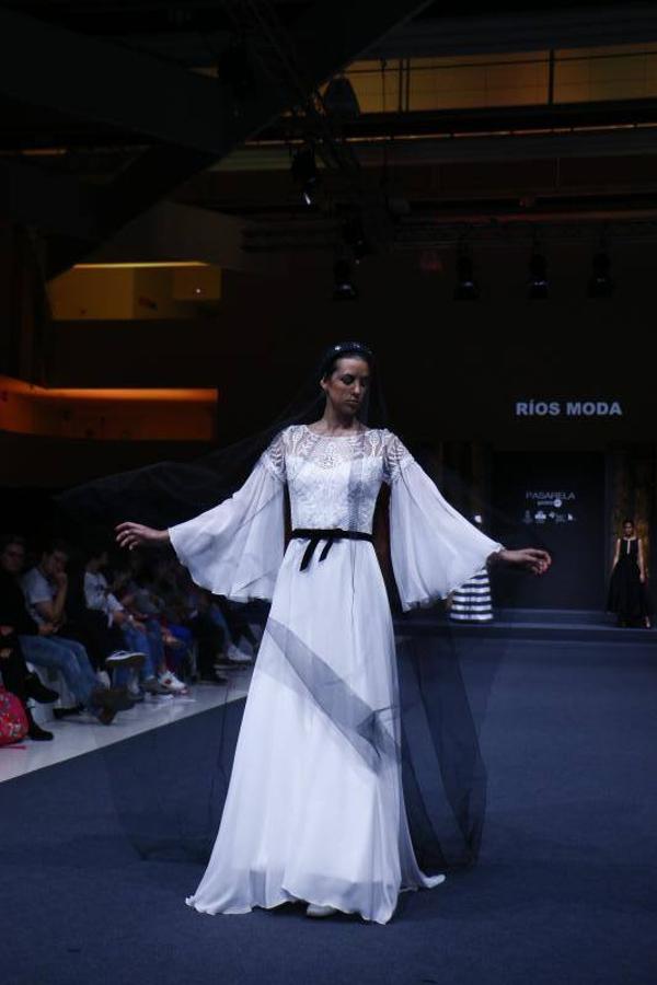 Algunas de las propuestas de La Couture, Atelier Vitoria y Ríos Moda que desfilaron por la Pasarela Gasteiz On. Ríos mostró también moda urbana.