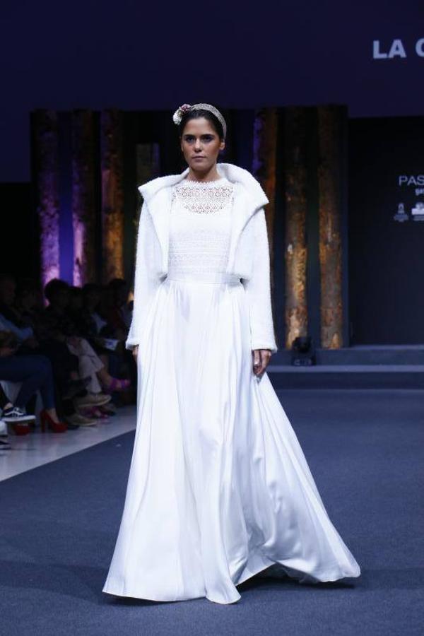 Algunas de las propuestas de La Couture, Atelier Vitoria y Ríos Moda que desfilaron por la Pasarela Gasteiz On. Ríos mostró también moda urbana.