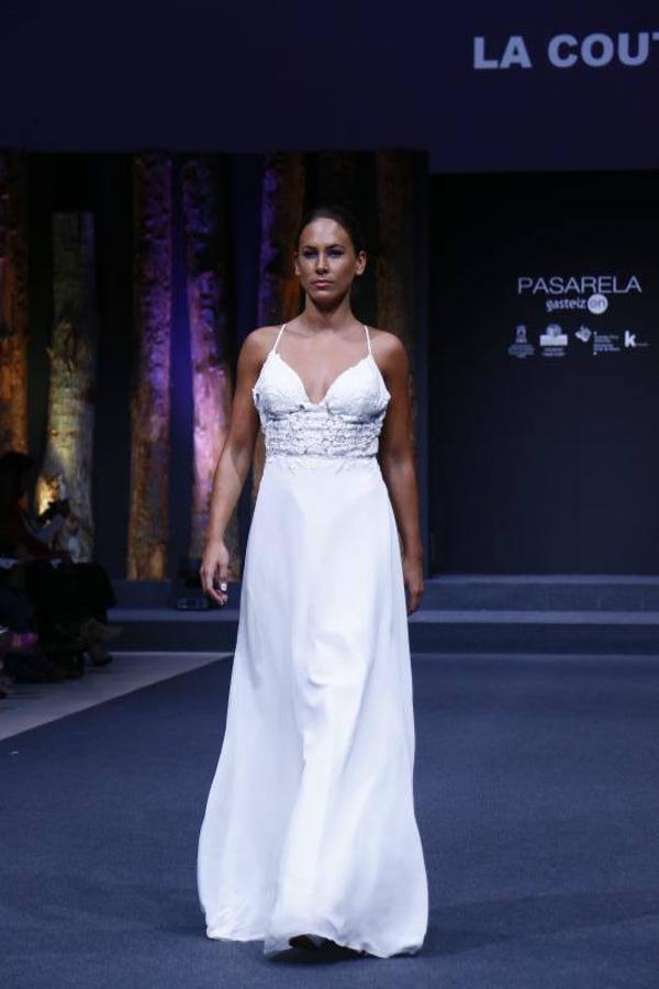 Algunas de las propuestas de La Couture, Atelier Vitoria y Ríos Moda que desfilaron por la Pasarela Gasteiz On. Ríos mostró también moda urbana.