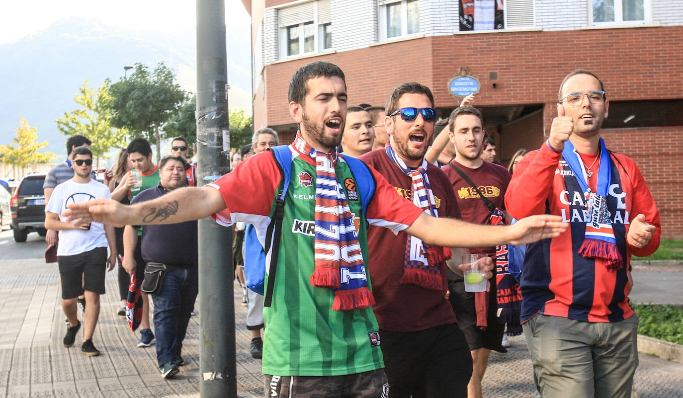 Las fotografías dle partido correspondiente a la cuarta jornada de la Liga Endesa ACB entre los vizcaínos y alaveses