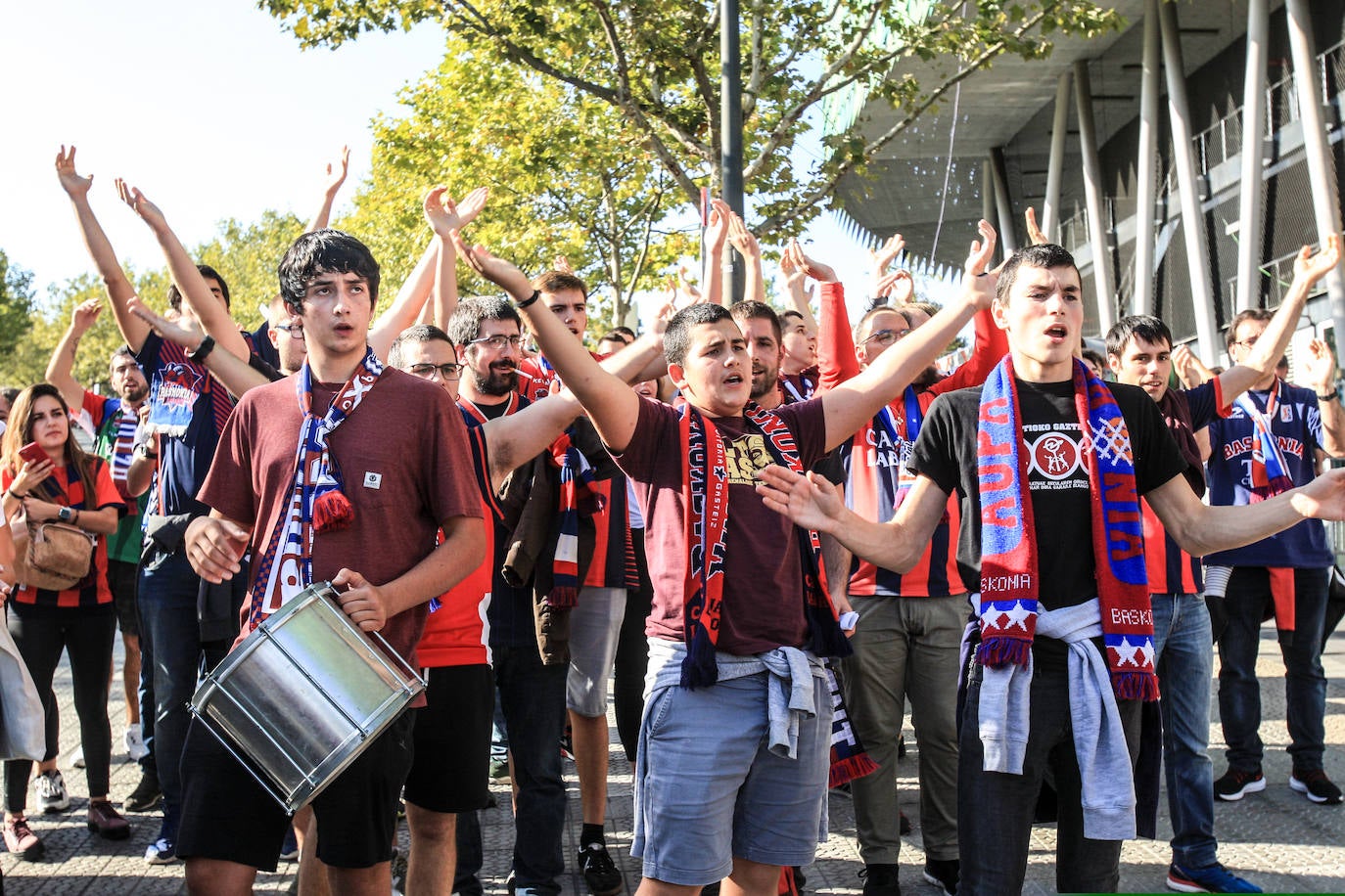 Las fotografías dle partido correspondiente a la cuarta jornada de la Liga Endesa ACB entre los vizcaínos y alaveses