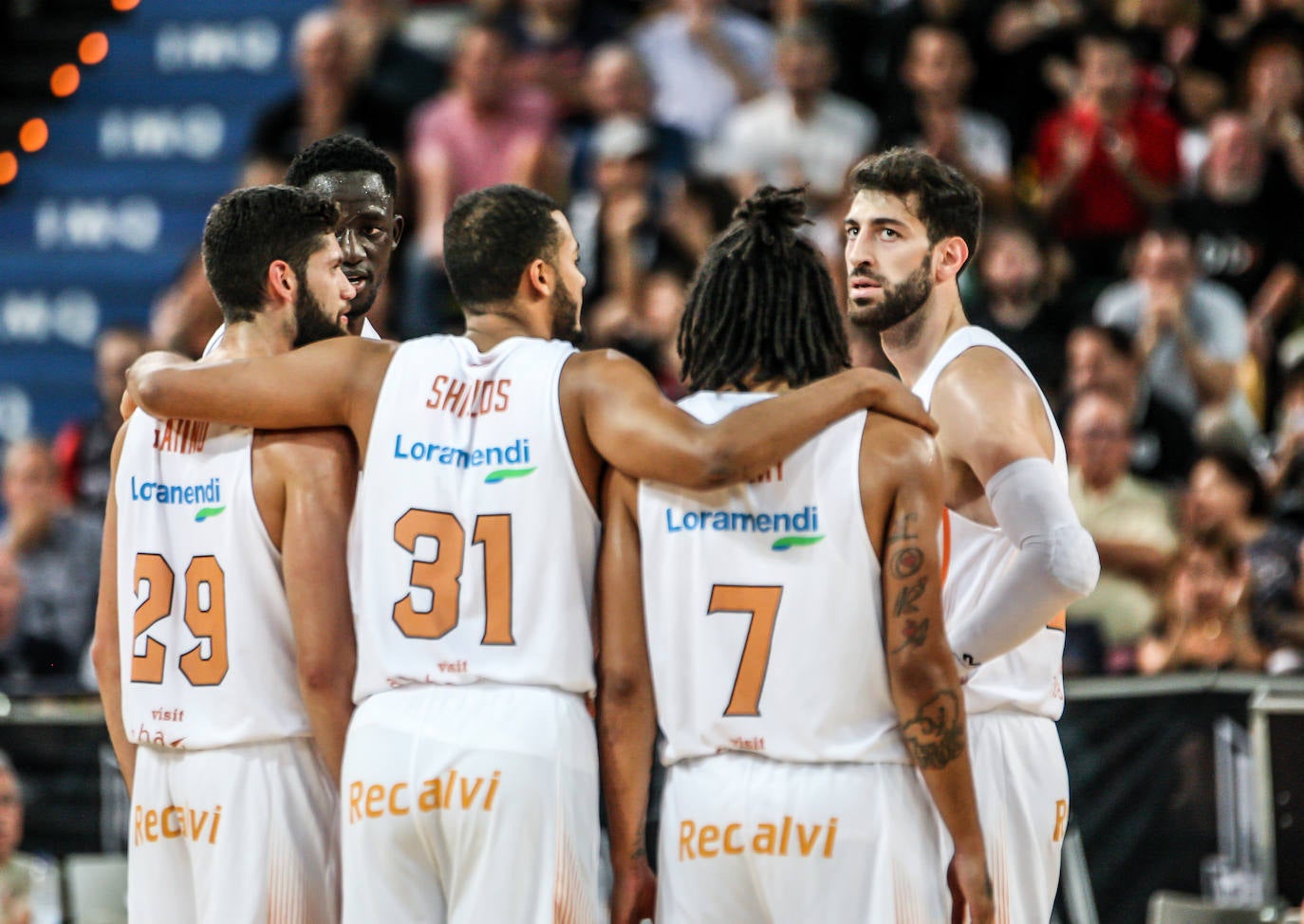 Las fotografías dle partido correspondiente a la cuarta jornada de la Liga Endesa ACB entre los vizcaínos y alaveses