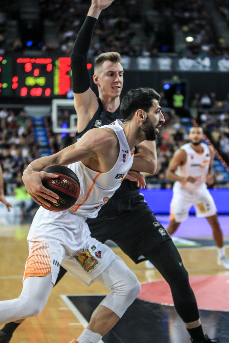 Las fotografías dle partido correspondiente a la cuarta jornada de la Liga Endesa ACB entre los vizcaínos y alaveses