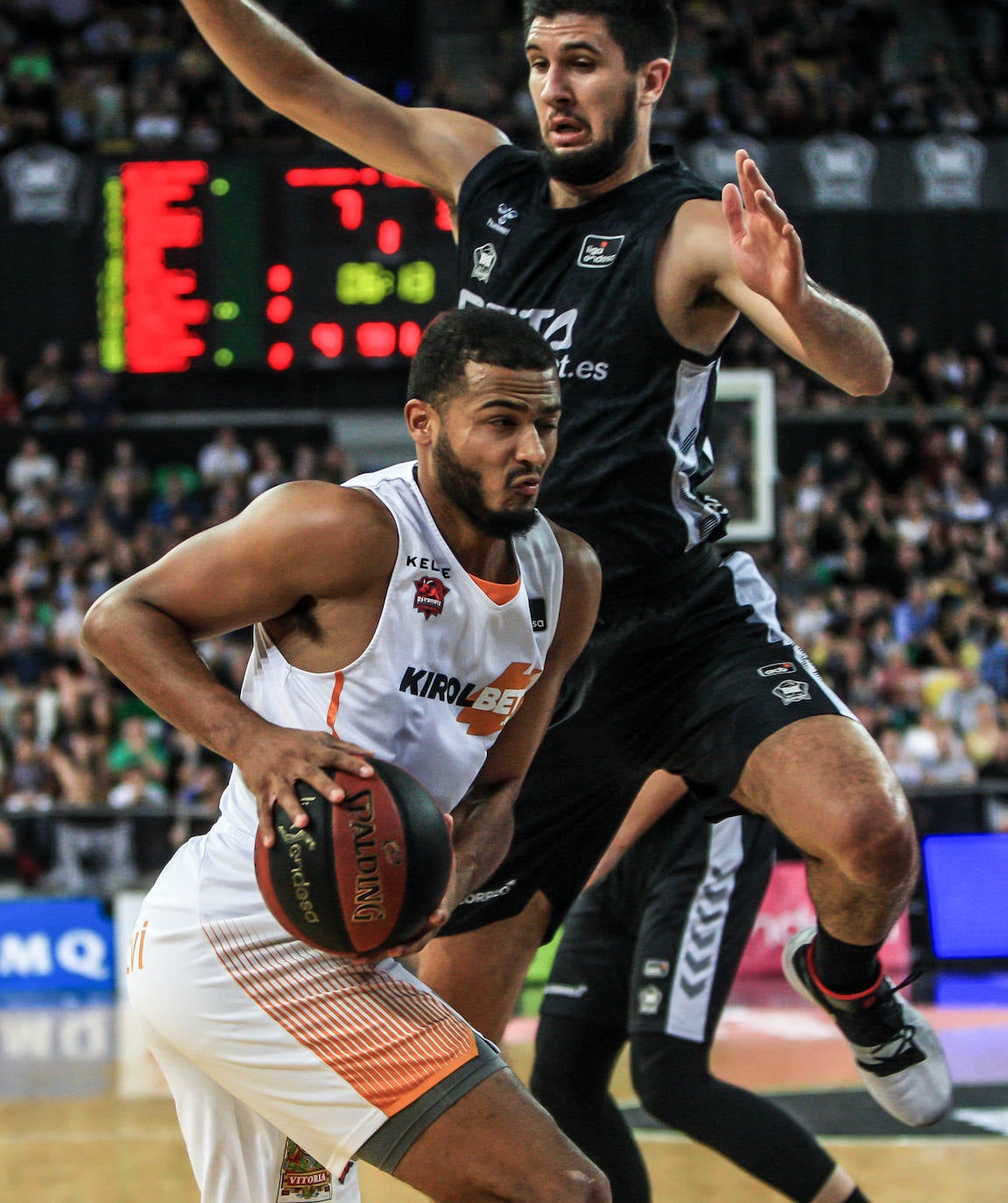 Las fotografías dle partido correspondiente a la cuarta jornada de la Liga Endesa ACB entre los vizcaínos y alaveses