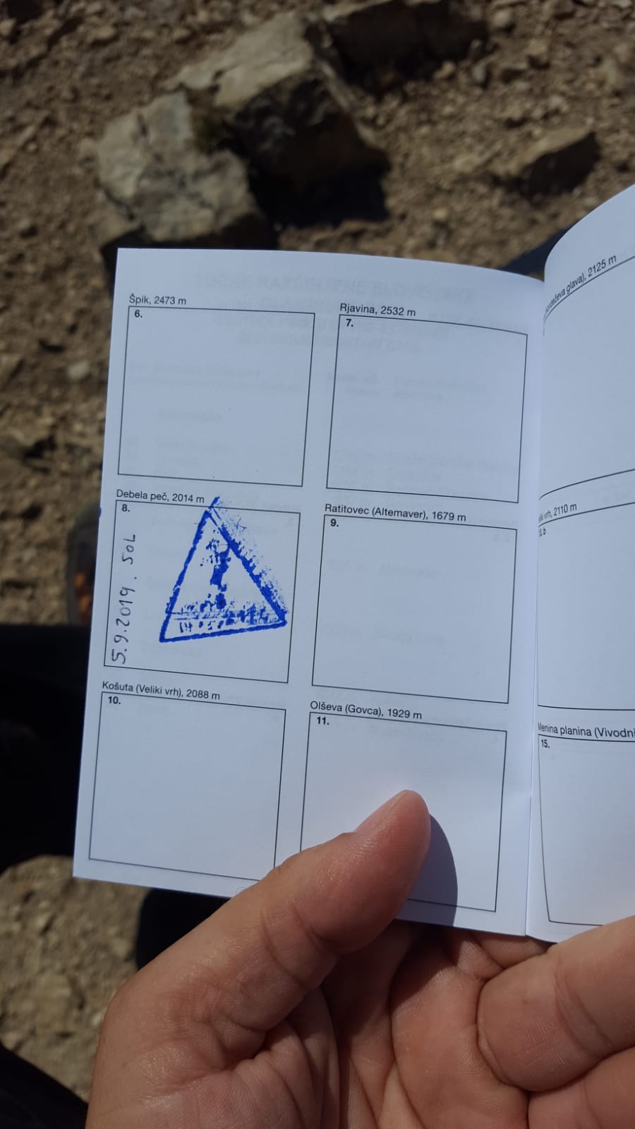 La libreta sello del Debela Pec, en los Alpes Julianos (Eslovenia)