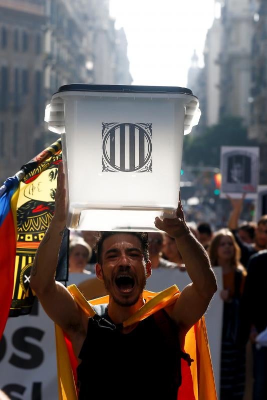 Manifestación por el centro de Barcelona en protesta por la sentencia