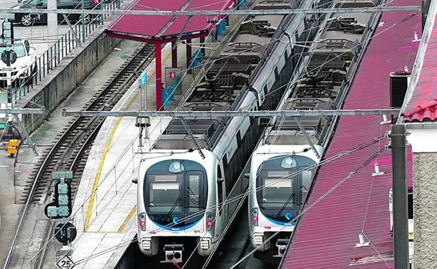 Los trenes dejaron la estación hace mes y medio. 