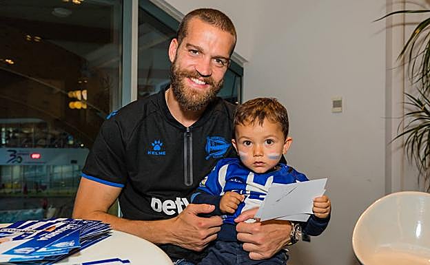 Laguardia, con un pequeño aficionado. 