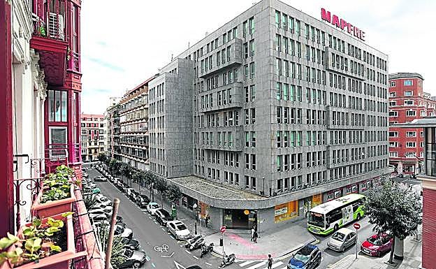 La sede bilbaína de la aseguradora está situada en el corazón de El Ensanche y abarca un total de 19.000 metros cuadrados. 